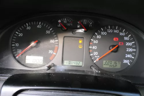 Passa 3B Tacho Tachometer Kombiinstrument 369.000km 3B09198601C Automatik Benzin