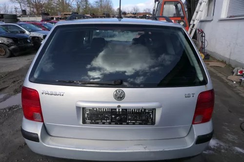 VW Passat 3B Kombi Variant Heckklappe Klappe hinten mit Scheibe silber LB7Z