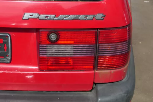 Passat 3A 35i Kombi Variant Heckklappe Klappe Kofferraumklappe rot LY3D Scheibe (180451)