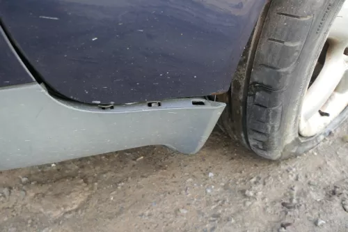 Audi A6 4B Frontstoßstange Stoßstange vorn vorne Stoßfänger blau LZ5T - RISS ! (180524)