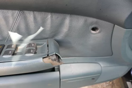 1x Audi A6 4B Türverkleidung Verkleidung Tür vorne links Leder lago grün- MÄNGEL (180531)