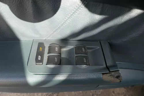 1x Audi A6 4B Türverkleidung Verkleidung Tür vorne links Leder lago grün- MÄNGEL (180531)