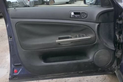 1x Passat 3B Variant Türverkleidung Verkleidung Tür vorne links Griff schwarz