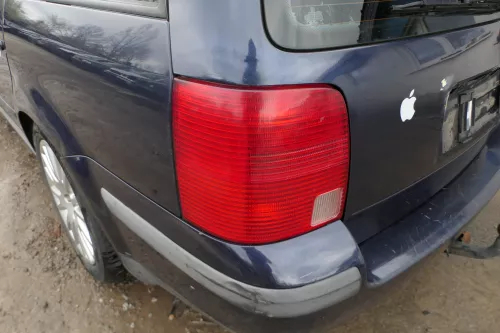 VW Passat 3B Kombi Variant Heckklappe Klappe hinten mit Scheibe blau LN5Y (180652)