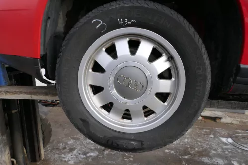 4x A4 B5 A6 4B Alufelgen Felgen 4B0601025N 6jx15H2 ET45 schlechte Reifen origina (180710)