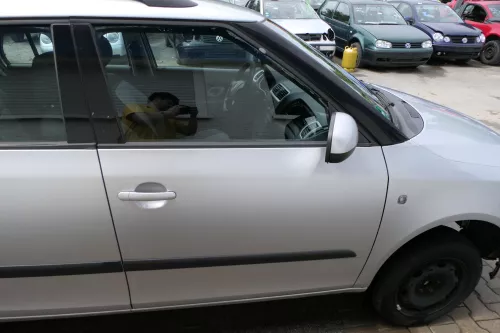 Skoda Roomster 5J Tür vorne rechts Beifahrertür - silber LA7W (ohne Anbauteile)