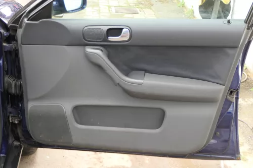 1x A3 8L Türverkleidung Verkleidung Tür vorne rechts 4/5-Türer onyx /schiefer 