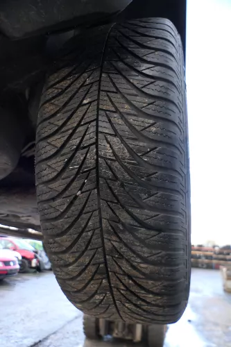 4x Polo 9N Ibiza Alufelgen Reifen 195/60 R15 -ca5-6,5mm Winterreifen 6L0601025A (180875)