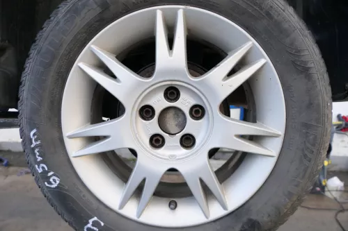 4x Polo 9N Ibiza Alufelgen Reifen 195/60 R15 -ca5-6,5mm Winterreifen 6L0601025A (180875)