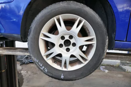 4x Polo 9N Ibiza Alufelgen Reifen 195/60 R15 -ca5-6,5mm Winterreifen 6L0601025A (180875)