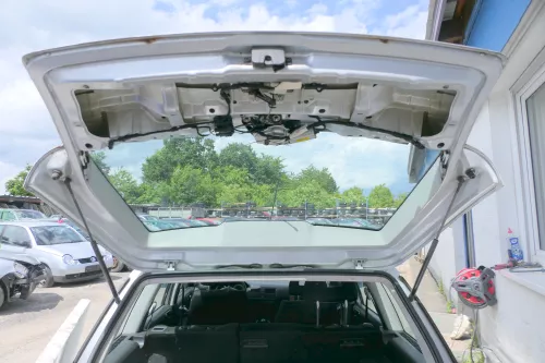 Golf 4 Bora Kombi Variant Heckklappe Klappe Scheibe silber LA7W ohneAnbau Dellen (180993)