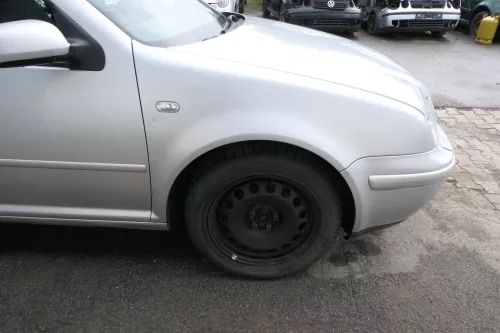 VW Bora Kotflügel vorne rechts original silber grau LA7W 1J5821022