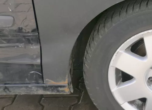 VW Polo 9N3 Kotflügel vorne rechts schwarz matt (181215)