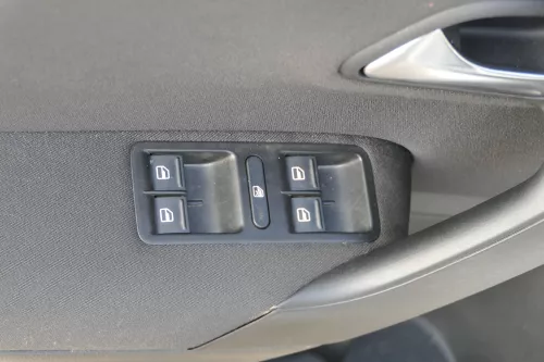 VW Polo 6R 1x Türverkleidung Verkleidung Tür 4/5-Türer vorne links schwarz (181249)