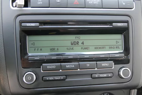 VW Golf 5 Radio CD Player Original RCD310 mit Code   MP3