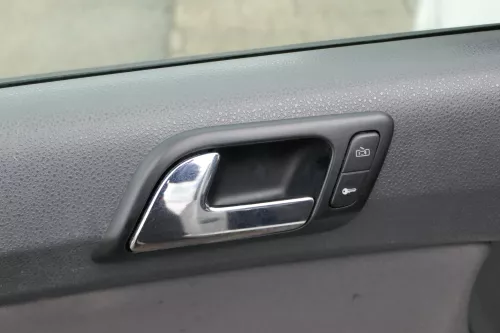 1x VW Polo 9N Türverkleidung Verkleidung Tür vorne links 2/3-Türer Griff Öffner (181304)