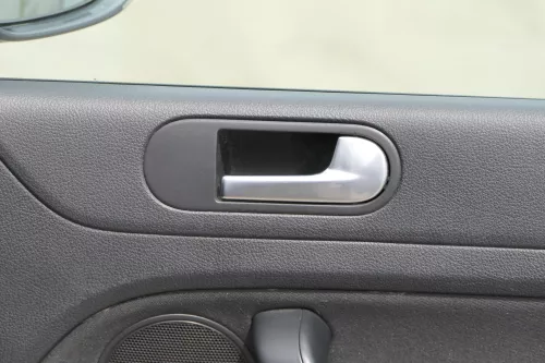 VW Golf Plus 5M 1x Türverkleidung Verkleidung Tür vorne rechts schwarz (181350)