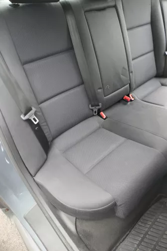 Audi A4 B6 B7 8E Limousine Sitz Rückbank hinten schwarz umklappbar mit 3x Kopfst (181408)