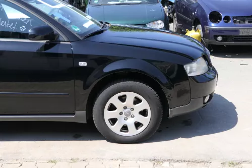 Audi A4 8E B6 Kotflügel vorne rechts schwarz LY9B - Delle nähe Stoßstange unten