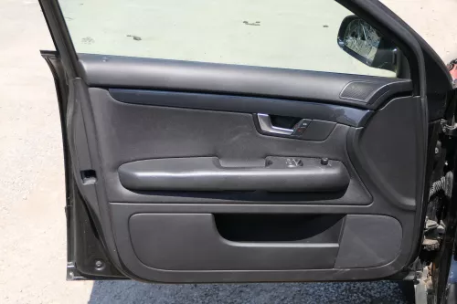 1x A4 8E B6 Türverkleidung Verkleidung Tür vorne links soul schwarz
