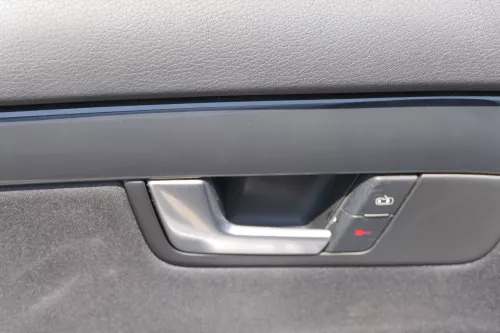 1x A4 8E B6 Türverkleidung Verkleidung Tür vorne links soul schwarz (181523)