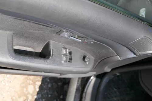 1x A4 8E B6 Türverkleidung Verkleidung Tür vorne links soul schwarz (181523)