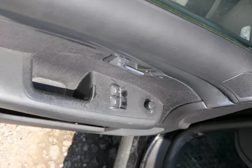 1x A4 8E B6 Türverkleidung Verkleidung Tür vorne links soul schwarz (181523)