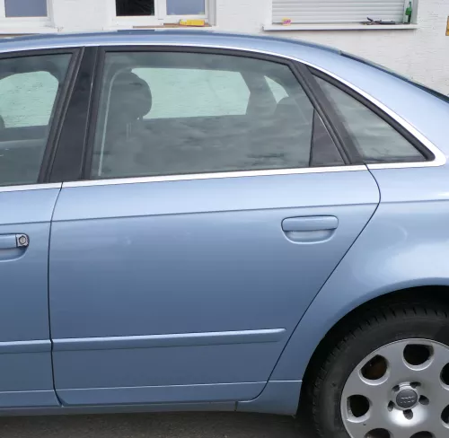 Audi A4 B7 8E Tür hinten links Kombi mit Scheibe blau LY5J + Rahmen Limo
