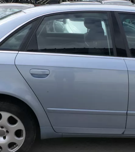 Audi A4 B7 8E Tür hinten rechts Kombi mit Scheibe blau LY5J + Rahmen Limo