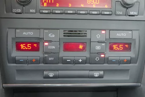 Audi A4 8E Steuergerät Klimaanlage Klimabedienteil 8E0820043AA OhneSitzheizung c