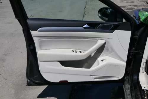 Passat 3C B8 3G 1x Türverkleidung Verkleidung Tür vorne links weiß St. Tropez (181655)