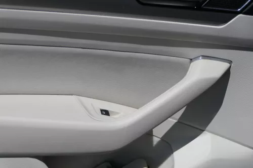 Passat 3C B8 3G 1x Türverkleidung Verkleidung Tür hinten links weiß St. Tropez (181659)