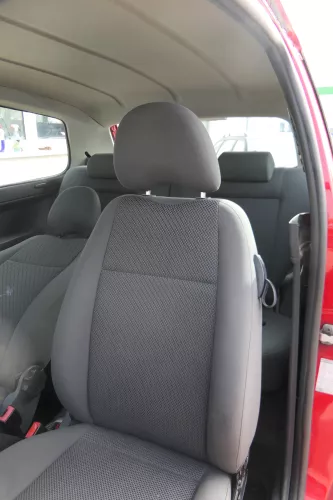 VW Fox Sitz Fahrersitz vorne links OHNEAirbag höhenverstellbar (181812)