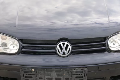 VW Golf 4 Cabrio 1E Grill Kühlergrill mit VW Zeichen Logo blau LC5H