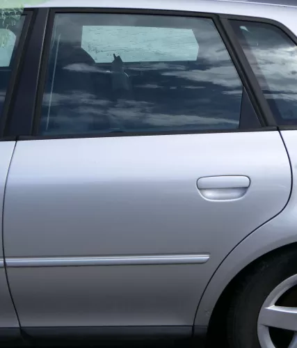 Audi A3 8L Tür Türblatt hinten links 4/5-Türer silber LA7W + Rahmen