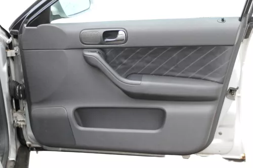1x A3 8L Türverkleidung Verkleidung Tür vorne rechts 4/5-Türer soul schwarz