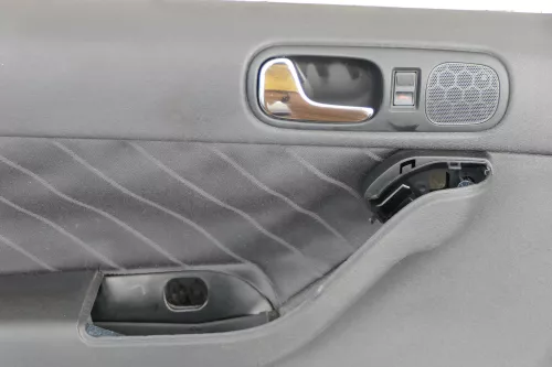 1x A3 8L Türverkleidung Verkleidung Tür vorne links 4/5-Türer Soul schwarz (182334)