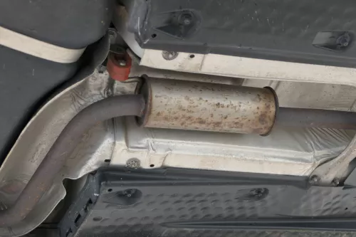 Fabia 5J Auspuff Mittelschalldämpfer Mitte Benziner Mitteltopf 1,4 CGGB CNKA