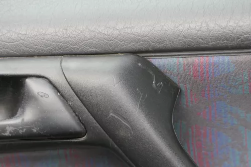 1x Polo 6N Türverkleidung Verkleidung Tür vorne rechts 2/3-Türer schwarz Griff (182544)