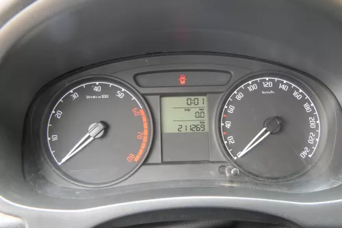 Skoda Fabia Roomster Tacho Tachometer Kombiinstrument 211.000km 5J0920801B Benzi (182564)
