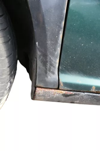 VW Golf 4 1J Kotflügel vorne links schwarz Rost (182578)