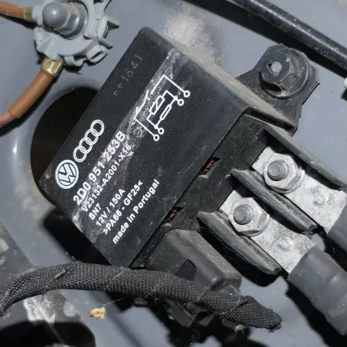 VW Seat Arbeitskreis Kontaktrelais Relais 2D0951253B  12V 150A Nur 1.100 km gela