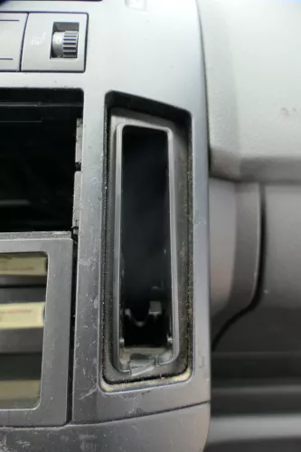 VW Polo 9N Mittelkonsole Verkleidung um Radio schwarz 6Q0858069S  (182749)