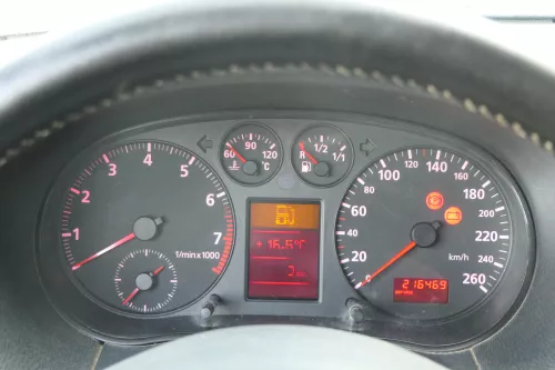 Audi A3 8L Tacho Tachometer Kombiinstrument 8L0919880A 216.000KM Benziner