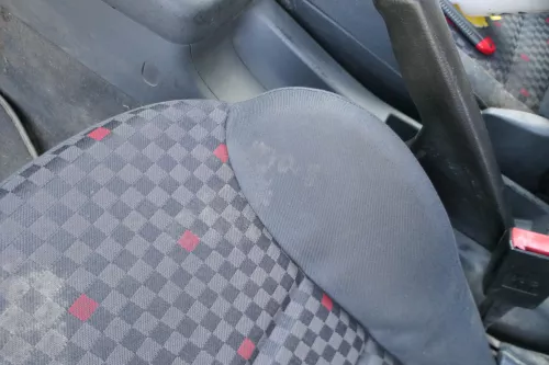 A3 8L Sitz Fahrersitz vorne links 2/3-Türer klappbar höhenverstellbar rot (182772)