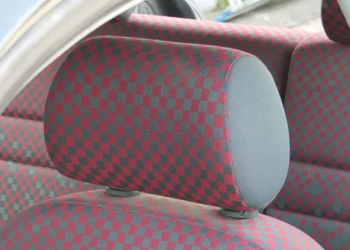 1x Audi A3 8L Kopfstütze vorne oder hinten (rechts / links) rot