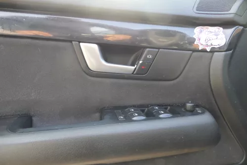 1x A4 8E B6 Türverkleidung Verkleidung Tür vorne links soul schwarz (182994)