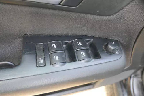 1x A4 8E B6 Türverkleidung Verkleidung Tür vorne links soul schwarz (182994)