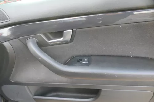 1x A4 8E B6 Türverkleidung Verkleidung Tür vorne rechts soul schwarz (182996)