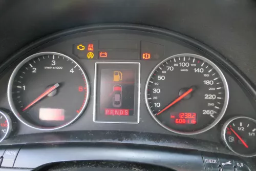 Audi A4 8E B6 Tacho Tachometer Kombiinstrument 606.000km 8E0920930T TDI Diesel (182998)